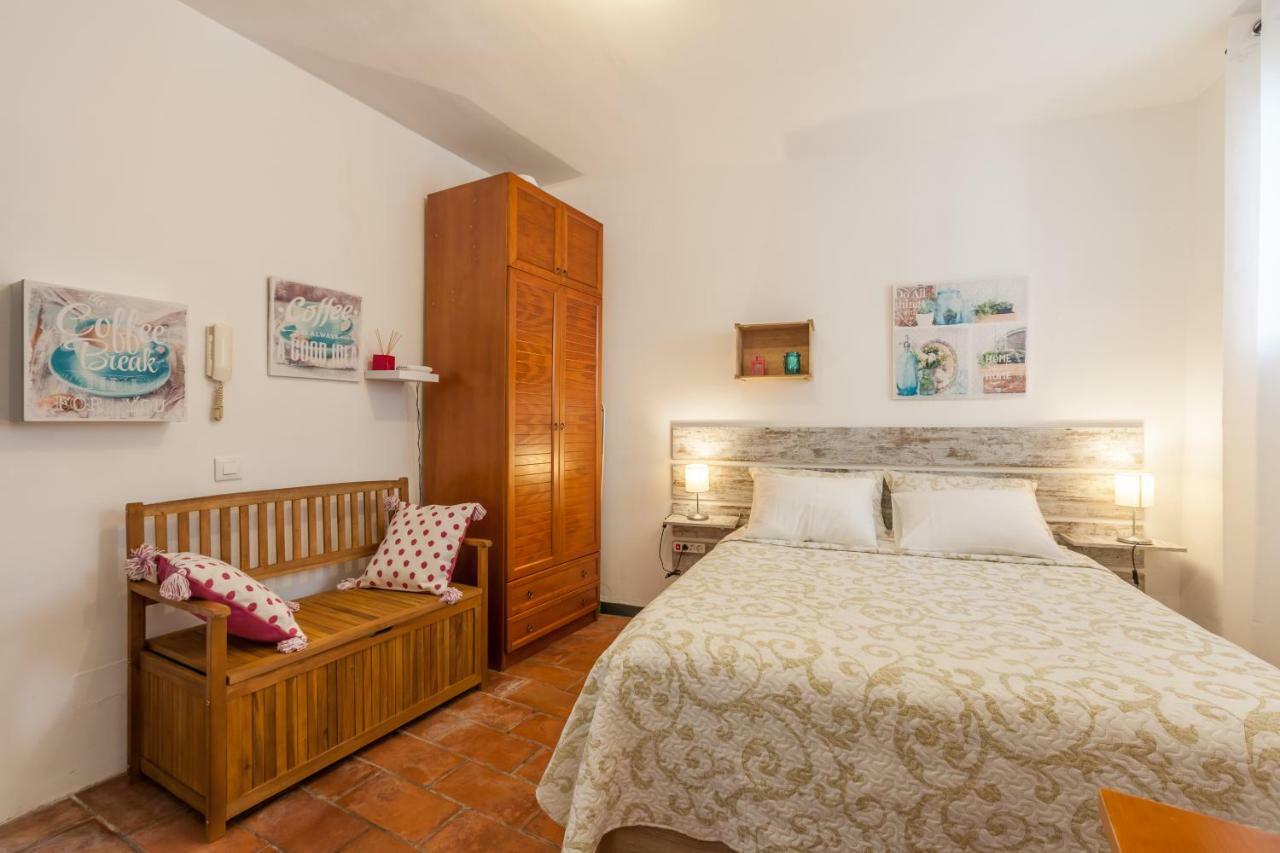 Apartamentos Gadi Corral Siglo XVI Seville Exterior photo